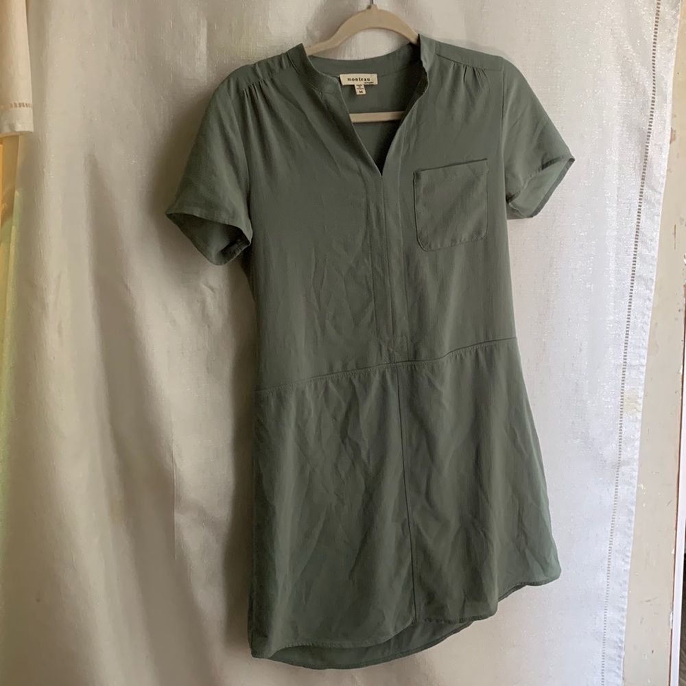 Light green short sleeved loose fitting dress